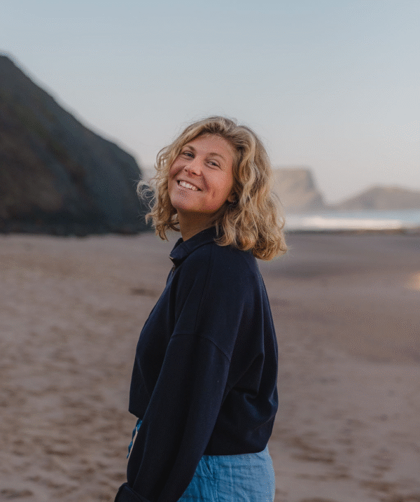 Anna, candle cash owner